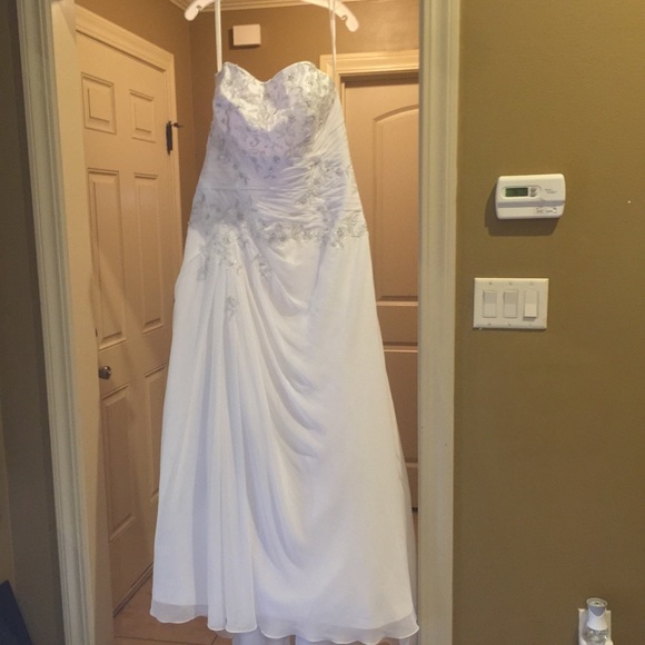 David's Bridal Dresses & Skirts - David’s Bridal Wedding Dress W Bustle